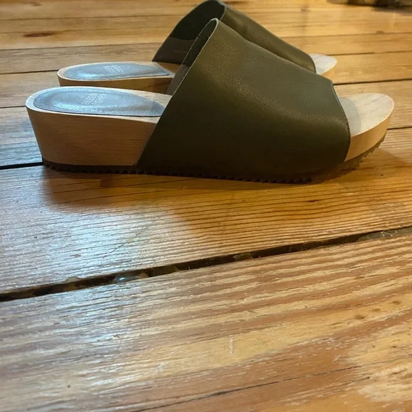 NWOB Eileen Fisher Women's Green Leather Mule Sandals/Slides, Sz 9.5 - Picture 4 of 8